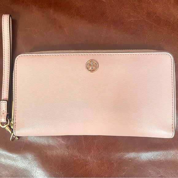 Tory Burch Continental Wallet In Pale Pink Color - Picture 16 of 16